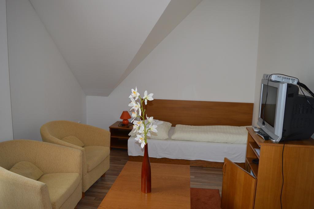 Hotel Akademik Bratislava Eksteriør billede